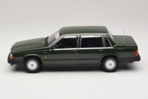 Volvo 740 GL Vert Foncé Minichamps 1:18 155171702 Métal Moulé — image 3 sur 6