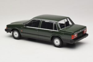 Volvo 740 GL Vert Foncé Minichamps 1:18 155171702 Métal Moulé — image 5 sur 6
