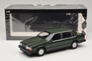 Volvo 740 GL Vert Foncé Minichamps 1:18 155171702 Métal Moulé — image 6 sur 6