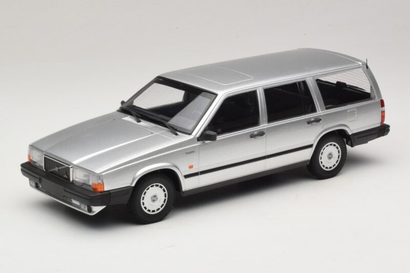 Volvo 740 GL Break Argent Minichamps 1:18 155171770 Métal Moulé