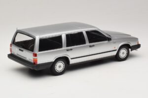 Volvo 740 GL Break Argent Minichamps 1:18 155171770 Métal Moulé — image 2 sur 6