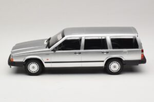 Volvo 740 GL Break Argent Minichamps 1:18 155171770 Métal Moulé — image 3 sur 6