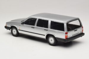 Volvo 740 GL Break Argent Minichamps 1:18 155171770 Métal Moulé — image 5 sur 6