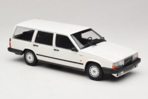 Volvo 740 GL Break Blanc Minichamps 1:18 155171772 Métal Moulé — image 4 sur 6