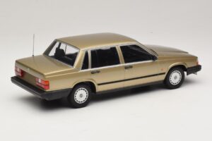 Volvo 740 GL Or Minichamps 1:18 155171700 Métal Moulé — image 2 sur 6