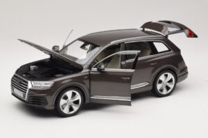 Audi Q7 4M Argus Brown Minichamps 1:18 5011407615 Métal Moulé — image 2 sur 8