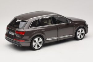 Audi Q7 4M Argus Brown Minichamps 1:18 5011407615 Métal Moulé — image 3 sur 8