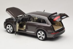 Audi Q7 4M Argus Brown Minichamps 1:18 5011407615 Métal Moulé — image 5 sur 8