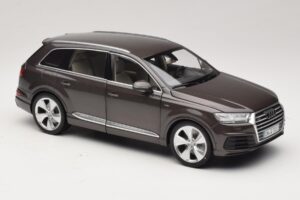 Audi Q7 4M Argus Brown Minichamps 1:18 5011407615 Métal Moulé — image 6 sur 8