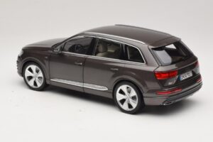 Audi Q7 4M Argus Brown Minichamps 1:18 5011407615 Métal Moulé — image 7 sur 8