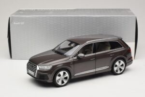 Audi Q7 4M Argus Brown Minichamps 1:18 5011407615 Métal Moulé — image 8 sur 8