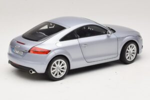 Audi TT 8N Silverblue Metallic Minichamps 1:18 100015020 Métal Moulé — image 3 sur 8
