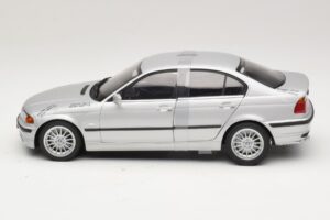 BMW 3-Series E46 6-Cylinder Argent UT Models 1:18 20512 Métal Moulé — image 3 sur 6
