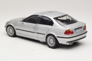 BMW 3-Series E46 6-Cylinder Argent UT Models 1:18 20512 Métal Moulé — image 5 sur 6