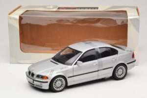 BMW 3-Series E46 6-Cylinder Argent UT Models 1:18 20512 Métal Moulé — image 6 sur 6