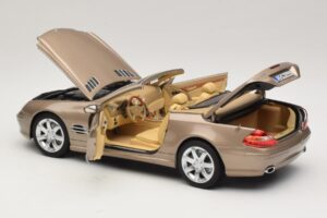 Mercedes SL500 R230 Travertine Beige Norev 1:18 183843 Métal Moulé — image 6 sur 9