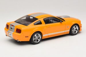 Ford Mustang GT S197 Grabber Orange Metallic AUTOart 1:18 73117-A1 Métal Moulé — image 3 sur 8