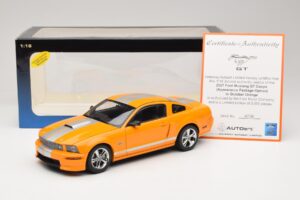 Ford Mustang GT S197 Grabber Orange Metallic AUTOart 1:18 73117-A1 Métal Moulé — image 8 sur 8