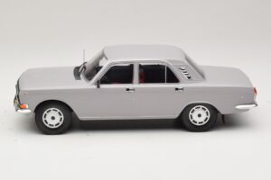 GAZ Volga GAZ-24-10 Gris MCG 1:18 MCG18016 Métal Moulé — image 3 sur 6