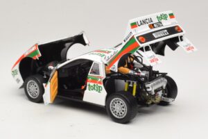 Lancia 037 #2 A. Bettega / M. Perissinot Rally San Marino 1984 Kyosho 1:18 08306F Métal Moulé — image 5 sur 8
