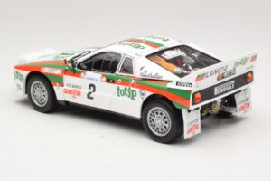 Lancia 037 #2 A. Bettega / M. Perissinot Rally San Marino 1984 Kyosho 1:18 08306F Métal Moulé — image 7 sur 8