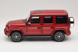 Mercedes G-Class W465 Hyacinth Red Norev 1:18 183037 Métal Moulé — image 3 sur 6