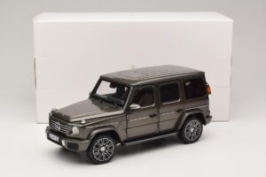 Mercedes G-Class W465 Indium Grey Norev 1:18 183036 Métal Moulé — image 6 sur 6