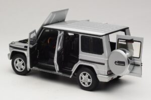Mercedes G500 W463 LWB Édition Concessionnaire Argent AUTOart 1:18 B66962142 Métal Moulé — image 5 sur 8