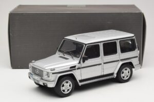 Mercedes G500 W463 LWB Édition Concessionnaire Argent AUTOart 1:18 B66962142 Métal Moulé — image 8 sur 8