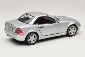 Mercedes SLK230 R170 AMG Roadster Argent UT Models 1:18 26152 Métal Moulé — image 3 sur 8