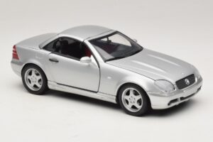 Mercedes SLK230 R170 AMG Roadster Argent UT Models 1:18 26152 Métal Moulé — image 6 sur 8
