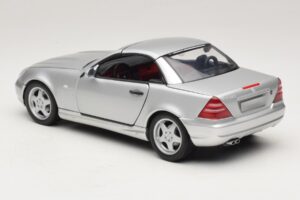 Mercedes SLK230 R170 AMG Roadster Argent UT Models 1:18 26152 Métal Moulé — image 7 sur 8