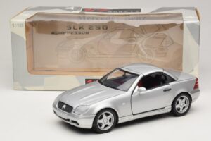 Mercedes SLK230 R170 AMG Roadster Argent UT Models 1:18 26152 Métal Moulé — image 8 sur 8