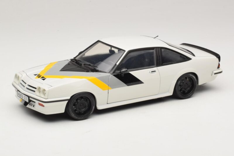 Opel Manta B GT/E Blanc Jantes Personnalisées Noires Revell 1:18 08422 Métal Moulé