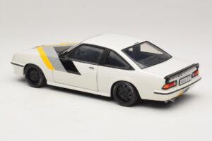 Opel Manta B GT/E Blanc Jantes Personnalisées Noires Revell 1:18 08422 Métal Moulé — image 7 sur 8