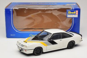 Opel Manta B GT/E Blanc Jantes Personnalisées Noires Revell 1:18 08422 Métal Moulé — image 8 sur 8