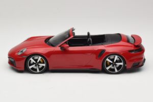Porsche 911 992 Turbo S Cabriolet Rouge Foncé Minichamps 1:18 PORSCHE007 Métal Moulé — image 3 sur 6
