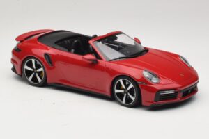 Porsche 911 992 Turbo S Cabriolet Rouge Foncé Minichamps 1:18 PORSCHE007 Métal Moulé — image 4 sur 6