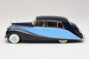 Rolls-Royce Silver Wraith Empress by Hooper Noir & Bleu Foncé MCG 1:18 MCG18051 Métal Moulé — image 3 sur 6