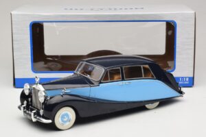 Rolls-Royce Silver Wraith Empress by Hooper Noir & Bleu Foncé MCG 1:18 MCG18051 Métal Moulé — image 6 sur 6