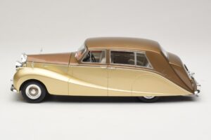 Rolls-Royce Silver Wraith Empress by Hooper Marron & Or MCG 1:18 MCG18000 Métal Moulé — image 3 sur 6