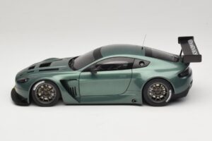Aston Martin V12 Vantage GT3 Vert AUTOart 1:18 81306 Métal Moulé — image 3 sur 6