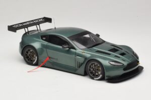Aston Martin V12 Vantage GT3 Vert AUTOart 1:18 81306 Métal Moulé — image 4 sur 6