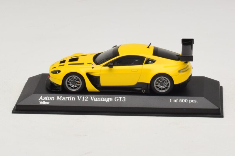 Aston Martin V12 Vantage GT3 Jaune Minichamps 1:43 Aston Martin V12 Vantage GT3 Jaune Minichamps 1:43 437121391 Métal Moulé