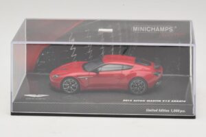 Aston Martin V12 Zagato Rouge Minichamps 1:43 437137220 Métal Moulé — image 4 sur 5