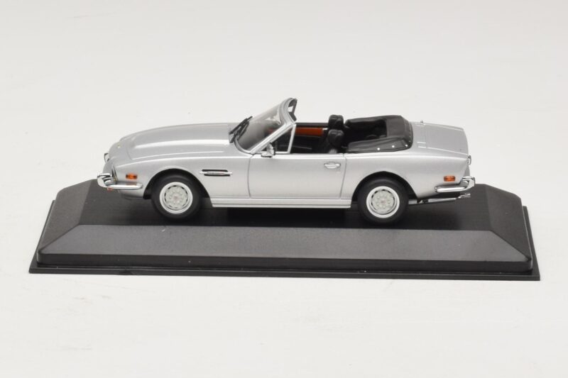 Aston Martin V8 Volante Argent Minichamps 1:43 Aston Martin V8 Volante Argent Minichamps 1:43 400137601 Métal Moulé