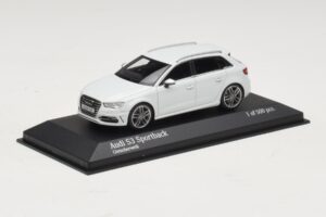 Audi S3 8V Sportback Blanc Minichamps 1:43 437013010 Métal Moulé — image 2 sur 4