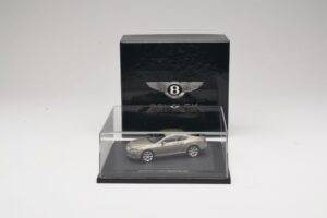 Bentley Continental GT Light Bronze Metallic Minichamps 1:43 BL834 Métal Moulé — image 4 sur 4
