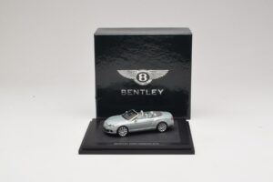Bentley Continental GTC Light Grey Metallic Minichamps 1:43 BL907 Métal Moulé — image 3 sur 4