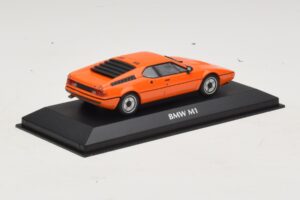 BMW M1 Orange Maxichamps 1:43 940025020 Métal Moulé — image 2 sur 4